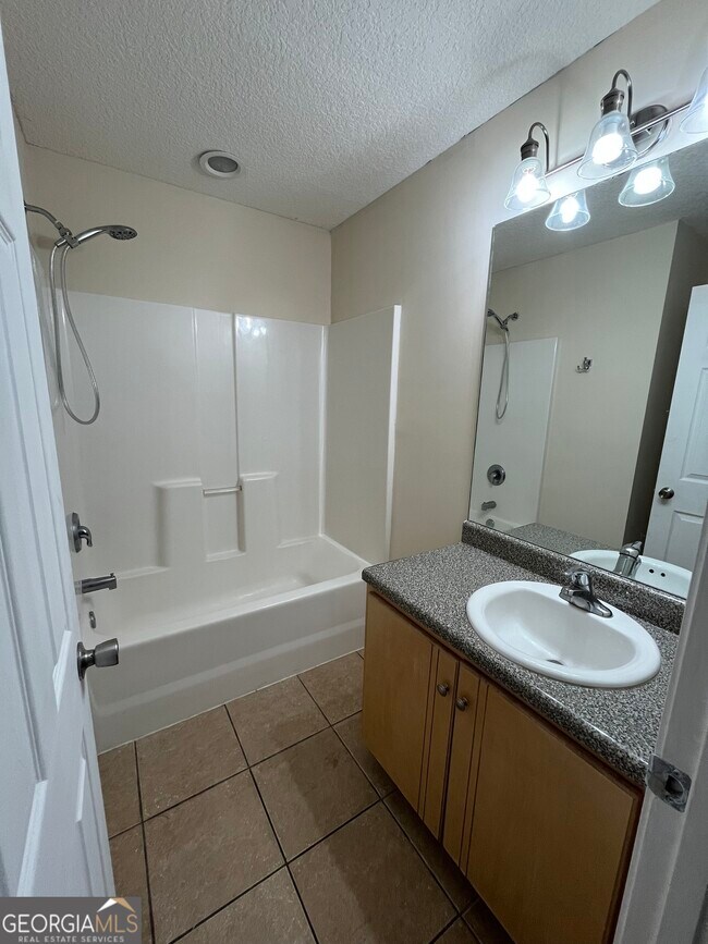 Building Photo - 207 Royal Palms Ave