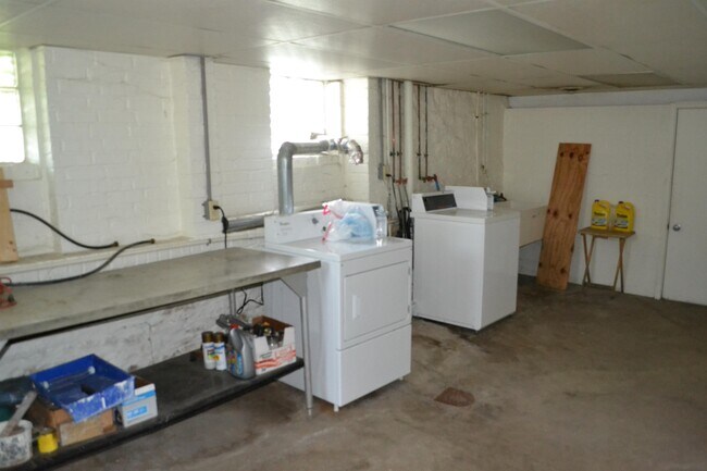 Building Photo - 1037 Keene St