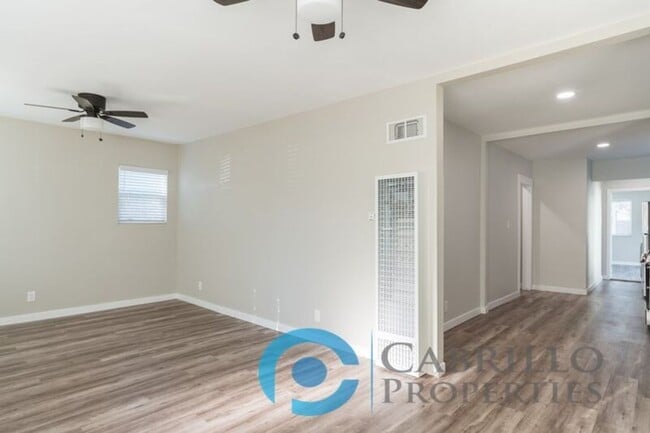 Building Photo - 4851 Mansfield St