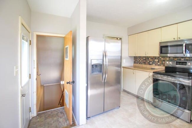 Building Photo - 3 Bedroom 1.5 Bathroom Cozy Family Home Lo...