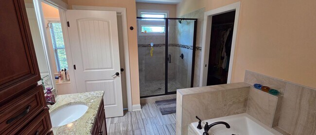 Building Photo - Executive home in Lewisville gated community