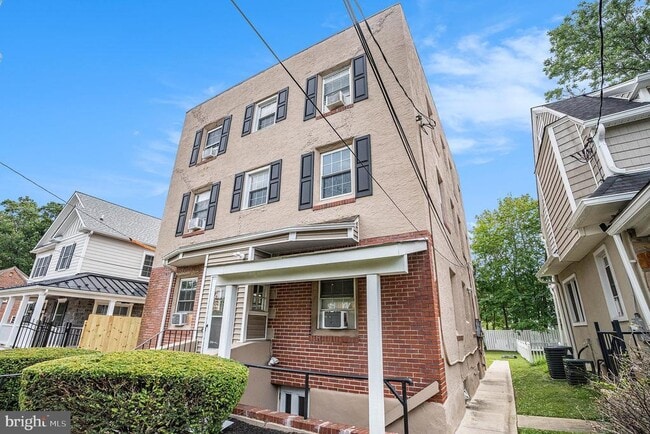 Building Photo - 404 E Jefferson St