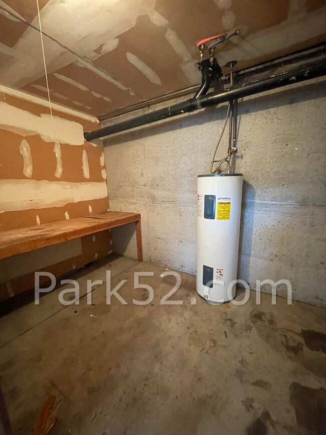 Building Photo - $500 Off 1st Full Month! 2 Bedroom Townhom...