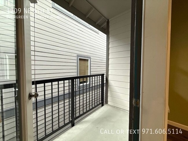 Building Photo - 1209 NE 5th St