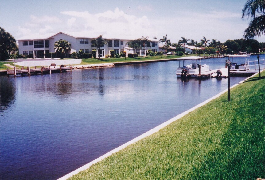 Building Photo - 1825 Cobia Dr