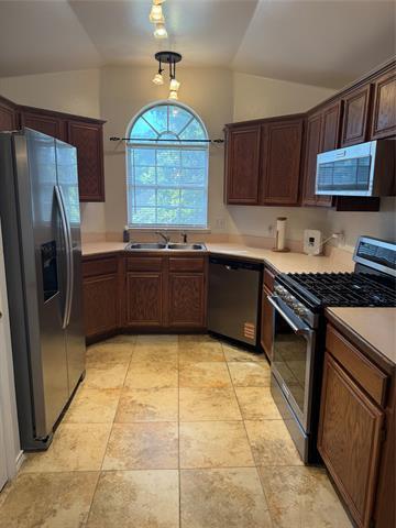 Building Photo - 100 Streamside Dr