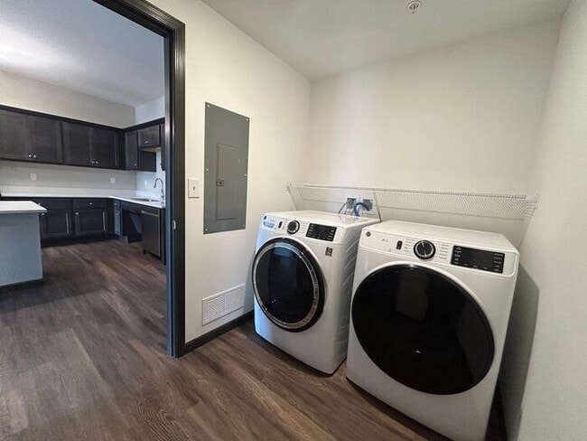 Building Photo - $1,350 | 1 Bedroom, 1 Bathroom Condo | Dog...