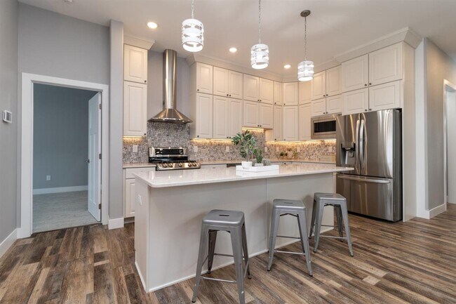 Building Photo - 805 28th St NW