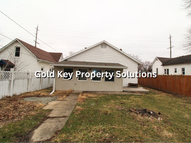 Building Photo - 3 BR 1 BA House with Back Deck and TWO Bonus Rooms! NO CATS (NO SECTION 8)