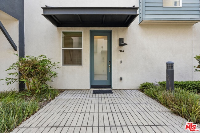 Building Photo - 9942 Artesia Blvd