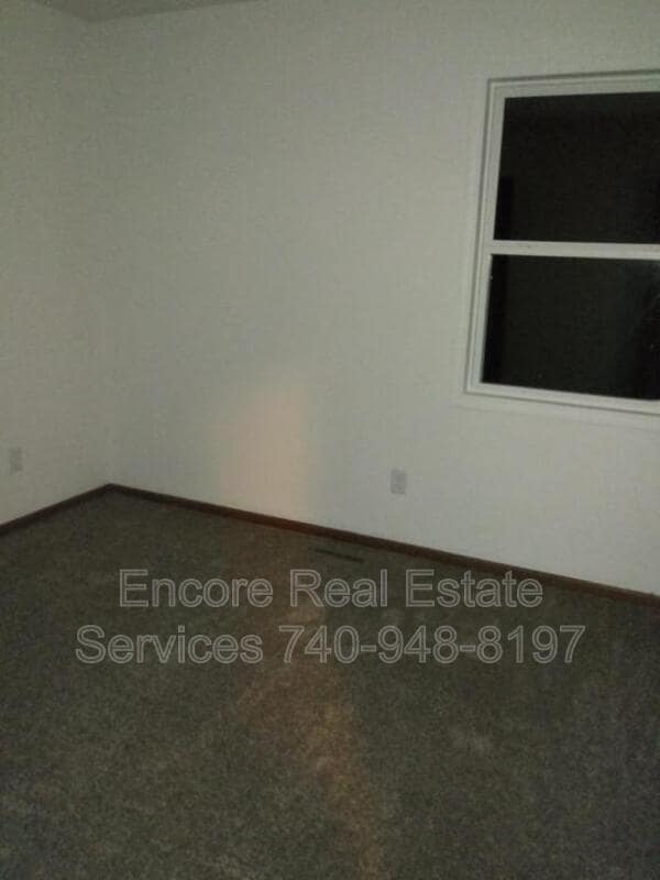 Building Photo - 1740 Oak Ct
