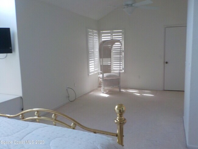 Building Photo - 4740 Lake Waterford Way