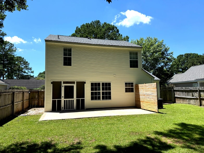 Building Photo - 1392 Water Edge Dr