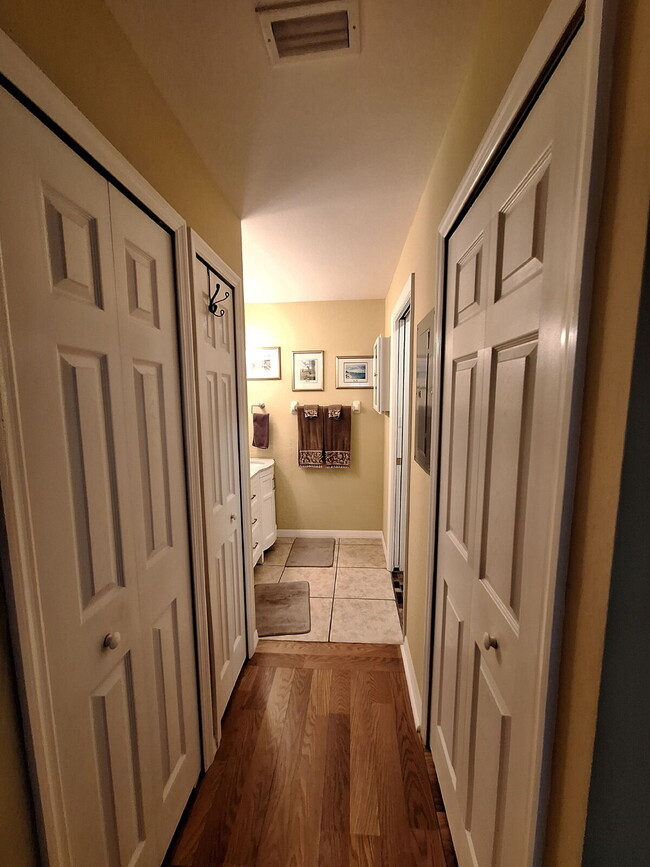 Building Photo - Beautifully upgraded Ground Floor condo wi...