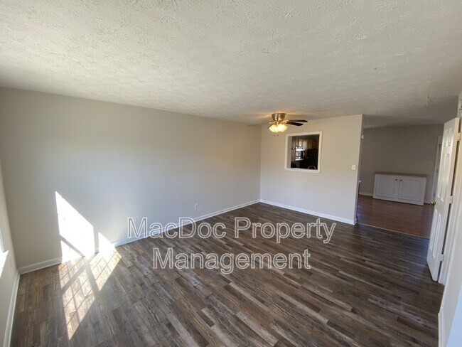 Building Photo - 105 Raquel Ct