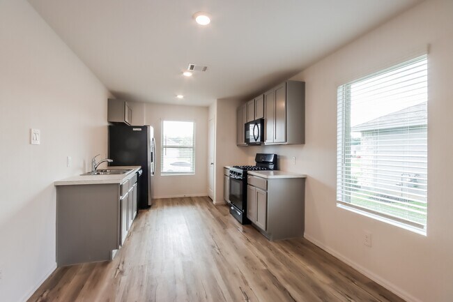 Building Photo - 17599 Longwood Trce Ln