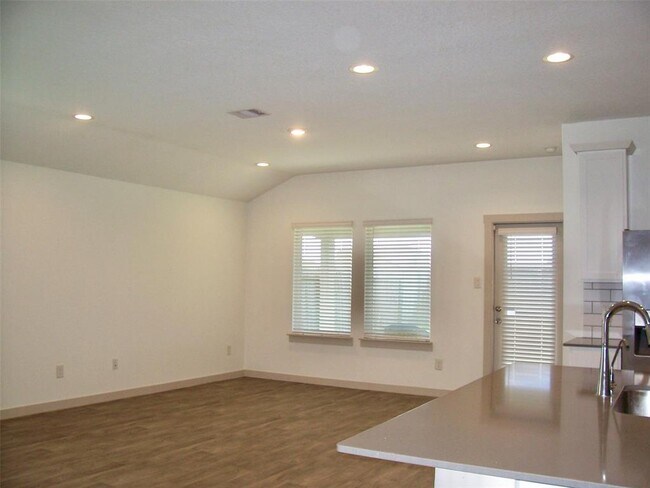 Building Photo - 819 Teal Moon Dr