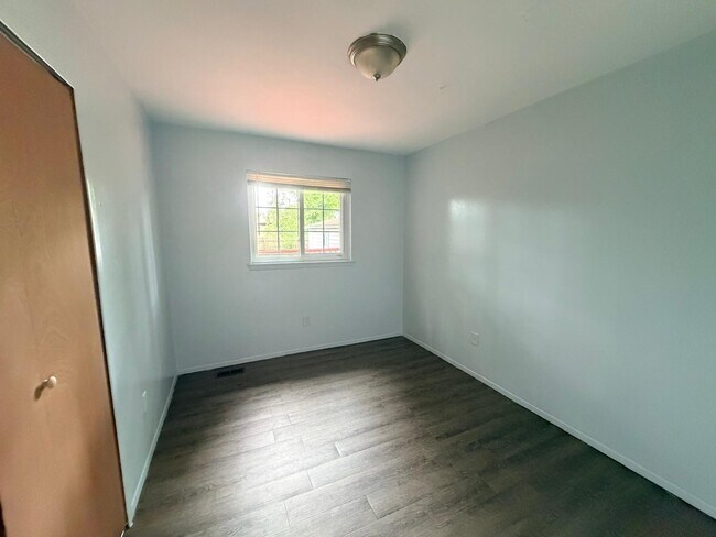 Building Photo - 30058 Halecreek St