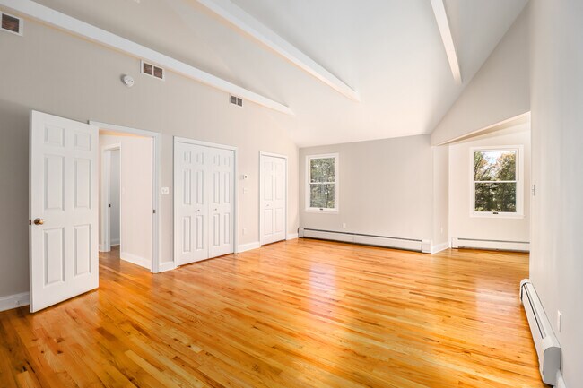 Building Photo - 85 Ironworks Hill Rd