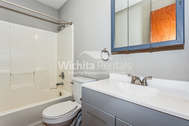 Building Photo - 3 bedroom 2 bath duplex in Derby