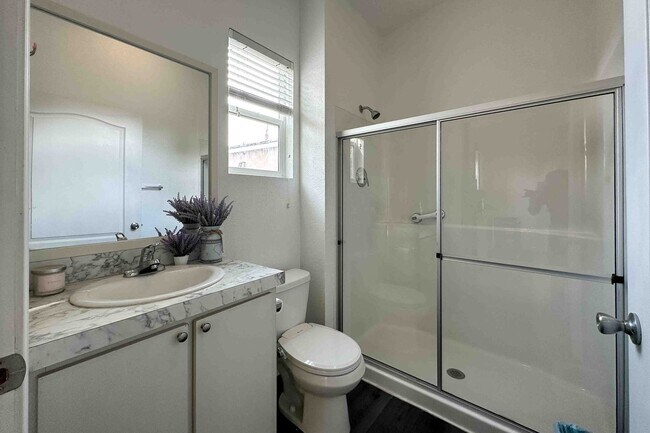 Building Photo - Stunningly Beautiful & Vintage With An ADU