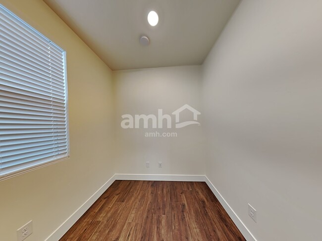 Building Photo - 4043 Bold Stripe Ave