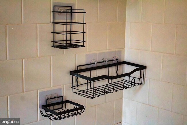 Building Photo - 2095 Pawlet Dr