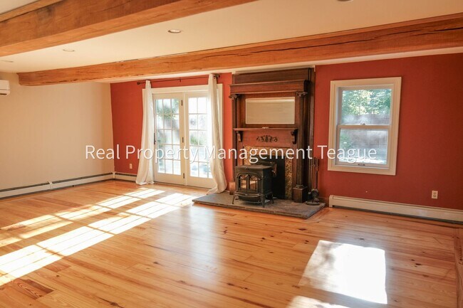 Building Photo - Dream home in Altamont