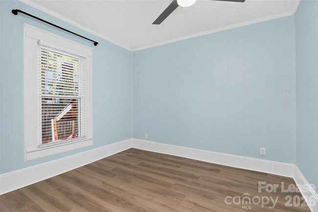 Building Photo - 204 E McNeely Ave
