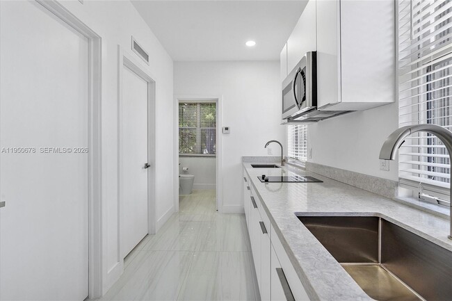 Building Photo - 21301 NE 38th Ave