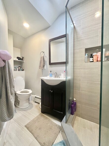 Building Photo - 1566 Tremont St