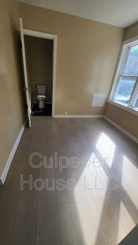 Building Photo - 2320 Mellwood Ave