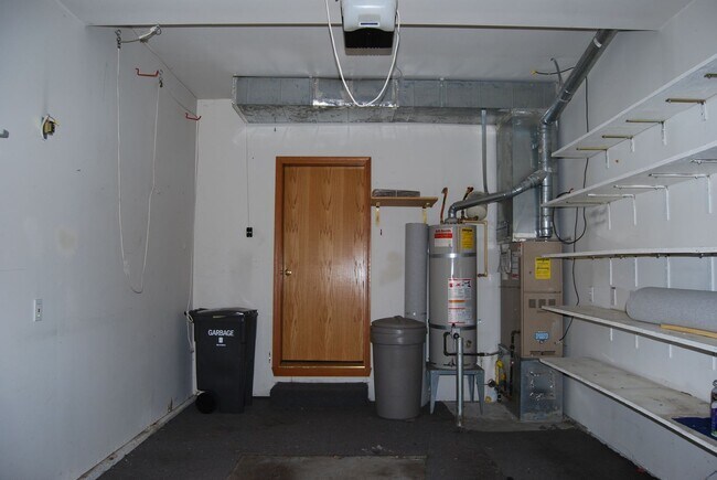 Building Photo - Spacious 2 bedroom 2.5 Bath Townhome in Auburn