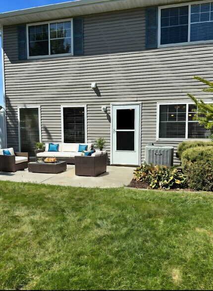 Building Photo - 8248 S 85th St