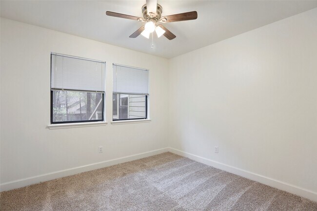 Building Photo - 28 Sawmill Grove Ln