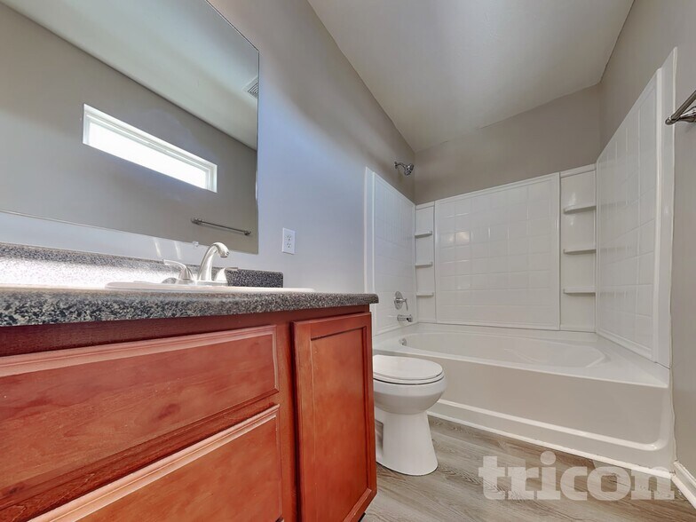 Building Photo - 561 Grassy Bend Dr