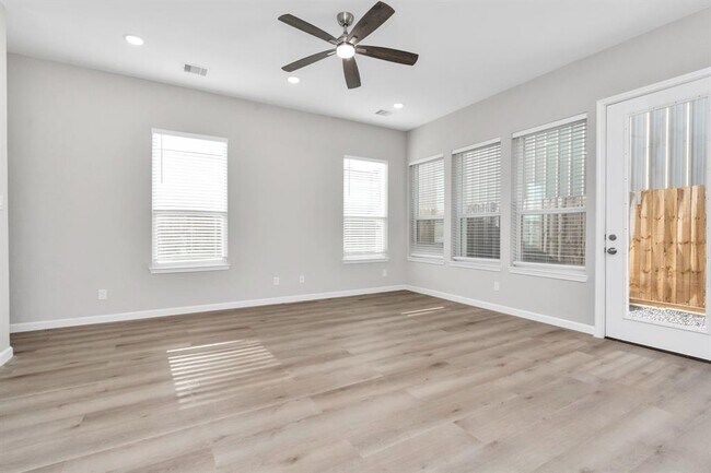 Building Photo - 2347 Hoskins Dr