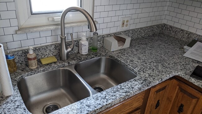 Granite countertops - 6745 Middlebrook Blvd