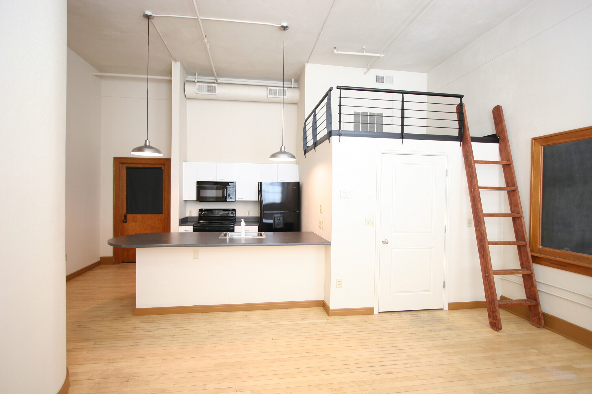 Building Photo - 100 Broadway Blvd NE