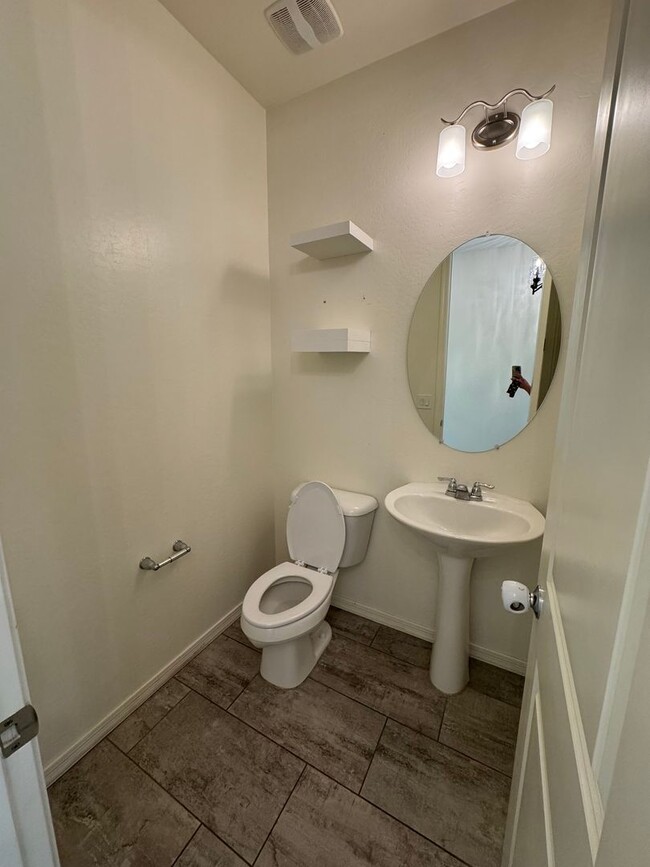 Building Photo - Upgraded Corner Townhome in the Heart of G...