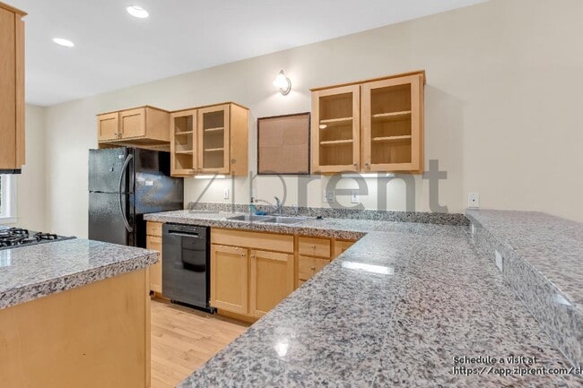 Building Photo - 7909 SW 31st Ave