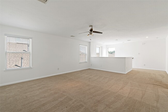 Building Photo - 25435 Autumn Woods Dr