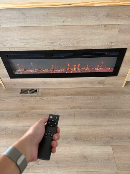 Building Photo - 2000 Effingham St