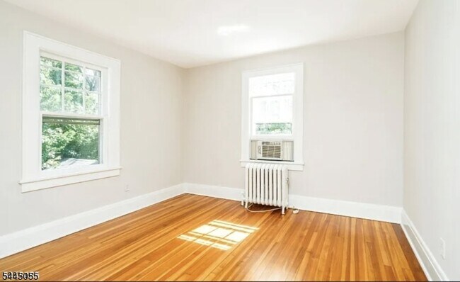 Building Photo - 514 Forest Ave