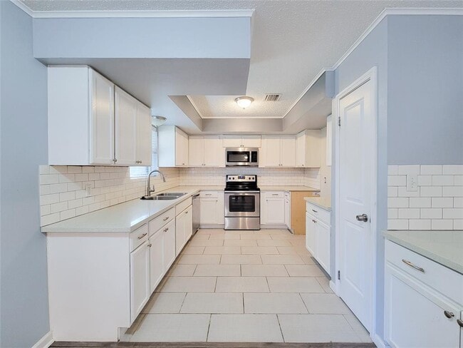 Building Photo - 8310 Gulf Tree Ln