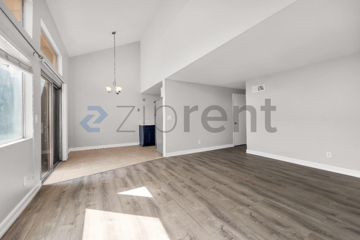 Building Photo - Unit A