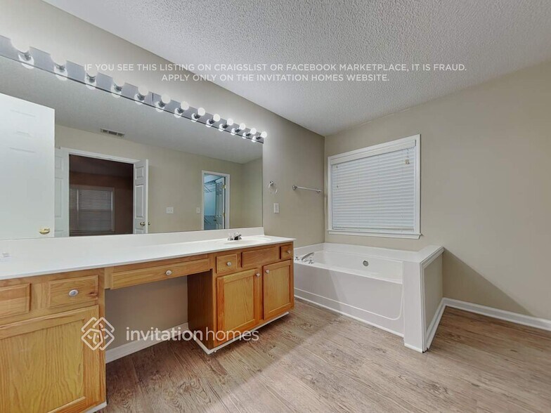 Building Photo - 172 Wallnut Hall Cir