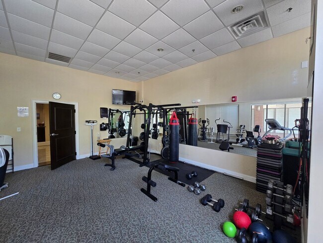 Building Photo - NEW LISTING!!!!!