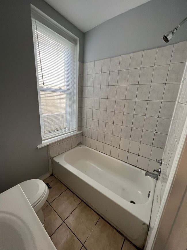 Building Photo - 4BR House Available for Rent!