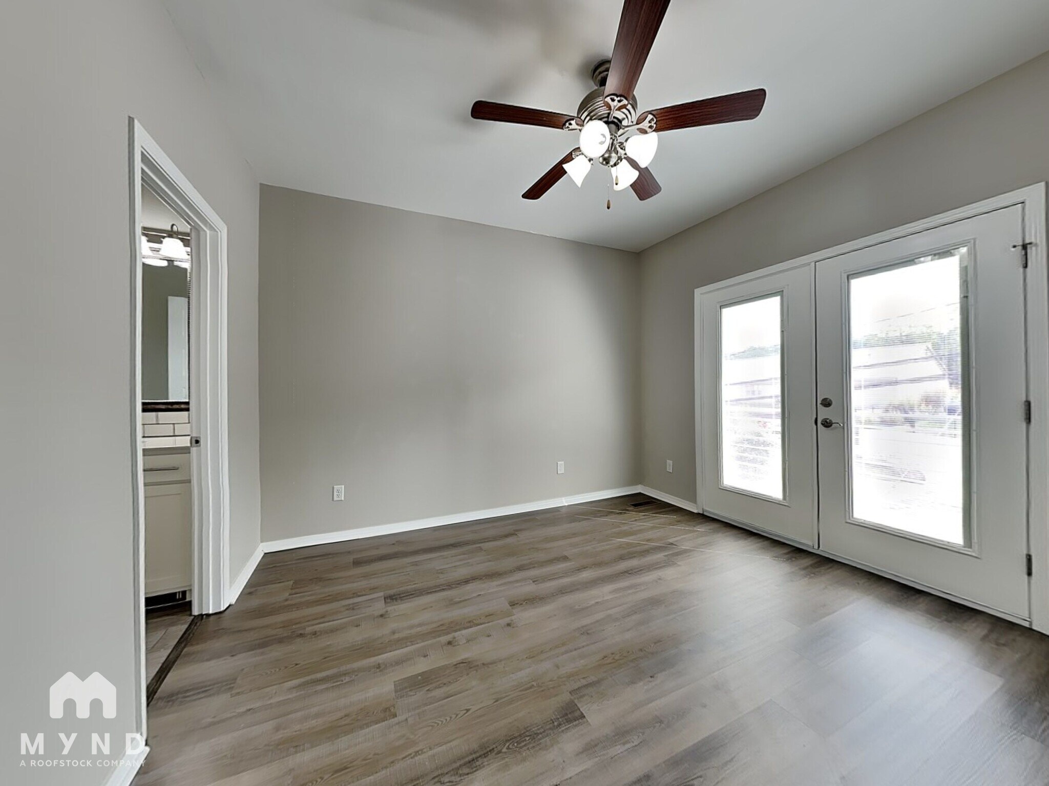 Building Photo - 122 E Sycamore St